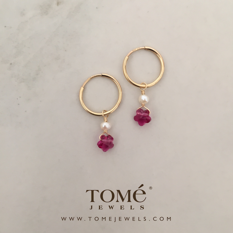 Alternative view of Arracada Dor. Delg. con PERLA Blanca y FLOR SW Fucsia