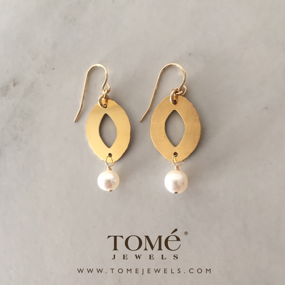 Alternative view of Aretes Óvalo con Perla Blanca