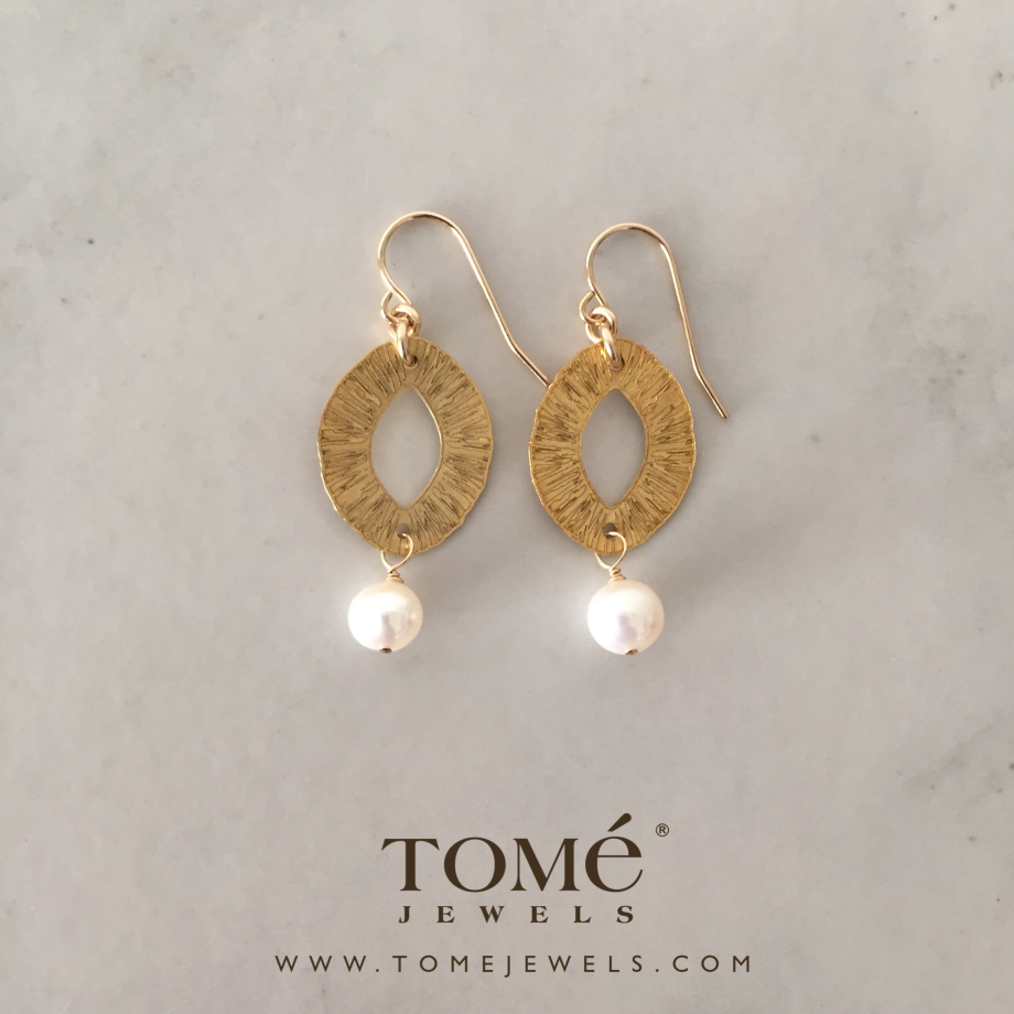 Aretes Óvalo con Perla Blanca