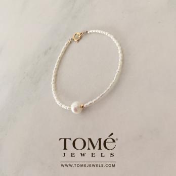 Alternative view of Pulsera Perlas Blancas con broche